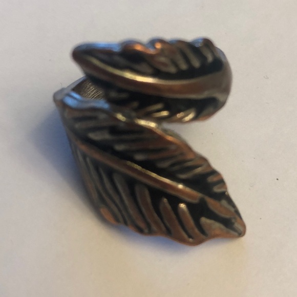 Double Leaf Ring - Picture 2 of 8